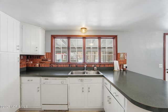 1561 N Stadium Road, Oregon, OH 43616