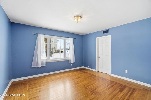 1561 N Stadium Road, Oregon, OH 43616