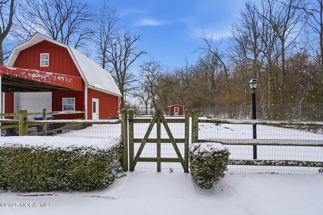 1561 N Stadium Road, Oregon, OH 43616