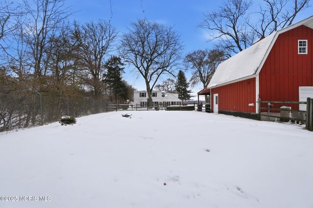 1561 N Stadium Road, Oregon, OH 43616