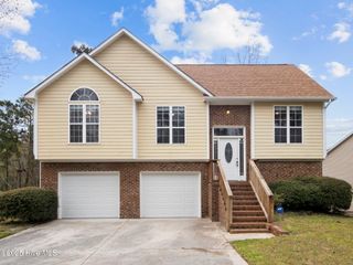 414 Whirlaway Boulevard, Sneads Ferry, NC 28460