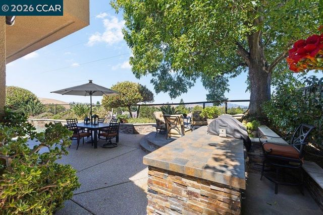 318 Sunset Dr, Danville, CA 94506