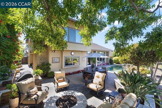 318 Sunset Dr, Danville, CA 94506