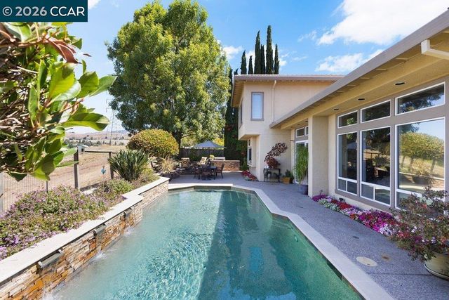 318 Sunset Dr, Danville, CA 94506