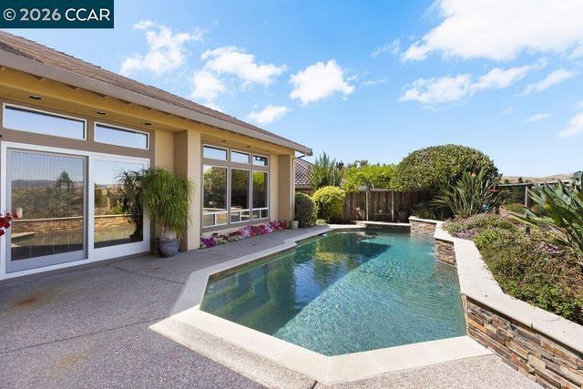 318 Sunset Dr, Danville, CA 94506