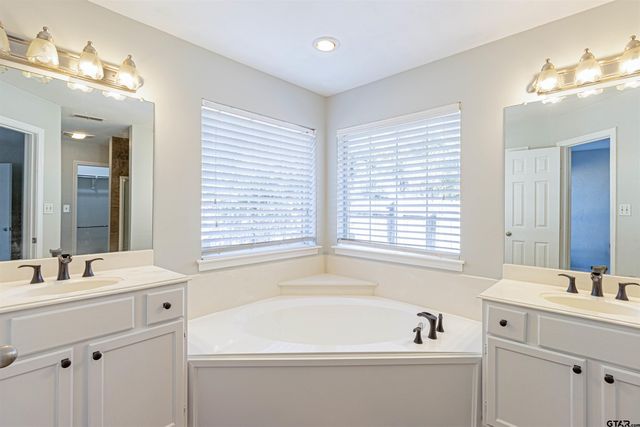 5605 Calais Dr, Tyler, TX 75704
