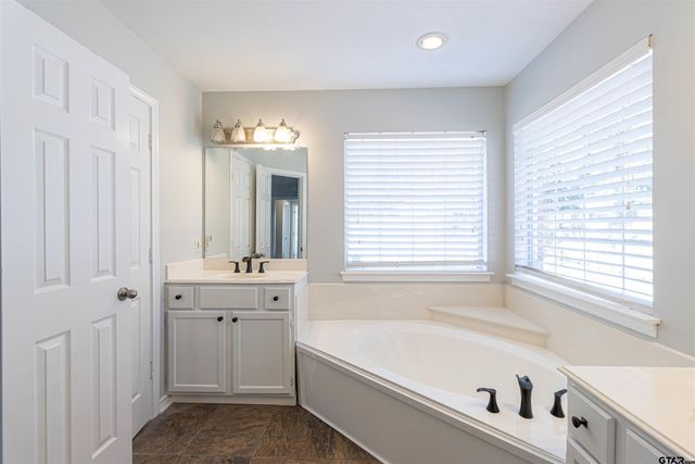 5605 Calais Dr, Tyler, TX 75704