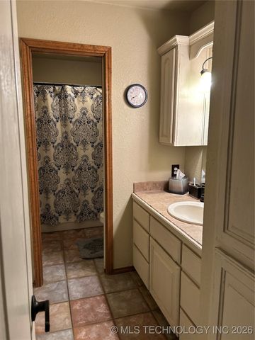 512 Oakland Court, Ardmore, OK 73401