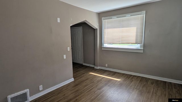 4554 N 16 Street, Omaha, NE 68110