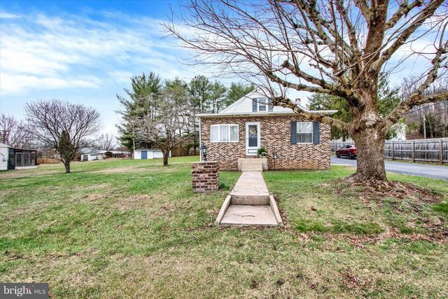 121 OLD STATE RD, Reading, PA 19606