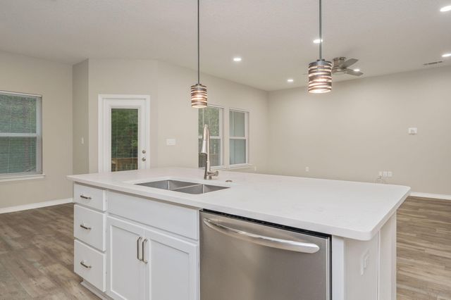 6737 Sarah Ann Way, Laurel Hill, FL 32567