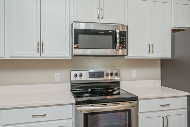 6737 Sarah Ann Way, Laurel Hill, FL 32567