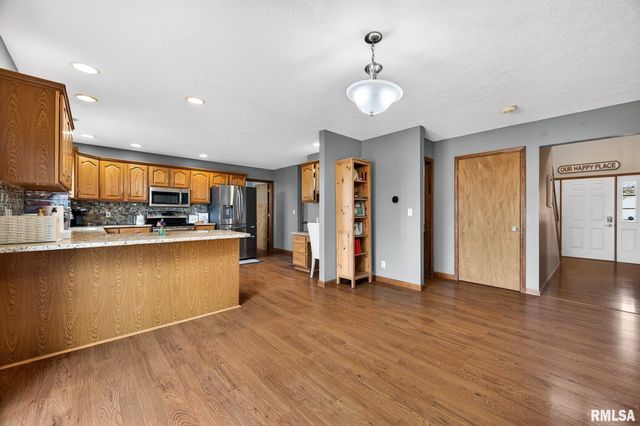 112 HEATHERVIEW Drive, East Peoria, IL 61611