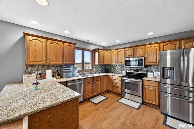 112 HEATHERVIEW Drive, East Peoria, IL 61611