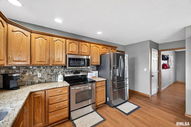 112 HEATHERVIEW Drive, East Peoria, IL 61611