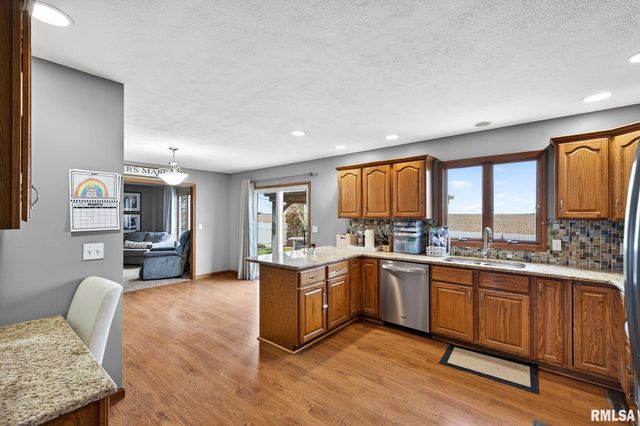 112 HEATHERVIEW Drive, East Peoria, IL 61611