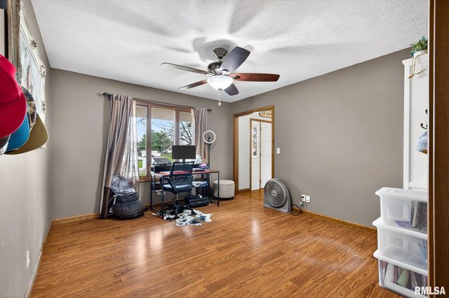 112 HEATHERVIEW Drive, East Peoria, IL 61611