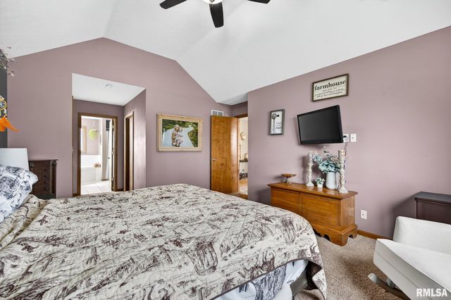 112 HEATHERVIEW Drive, East Peoria, IL 61611