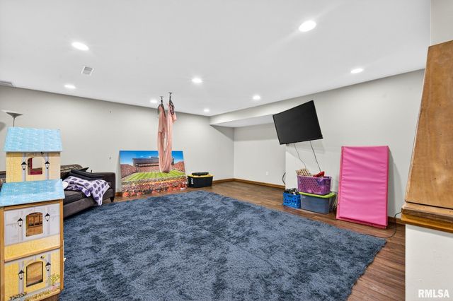 112 HEATHERVIEW Drive, East Peoria, IL 61611