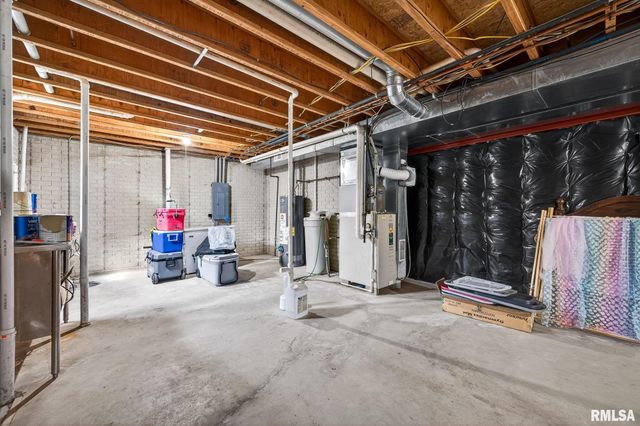 112 HEATHERVIEW Drive, East Peoria, IL 61611