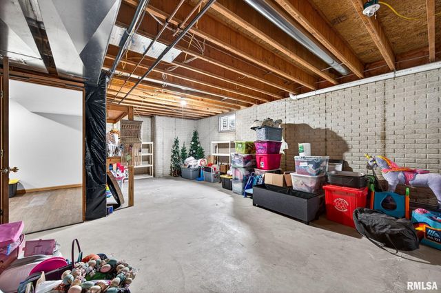 112 HEATHERVIEW Drive, East Peoria, IL 61611