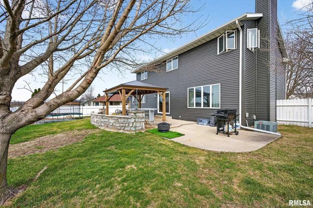 112 HEATHERVIEW Drive, East Peoria, IL 61611