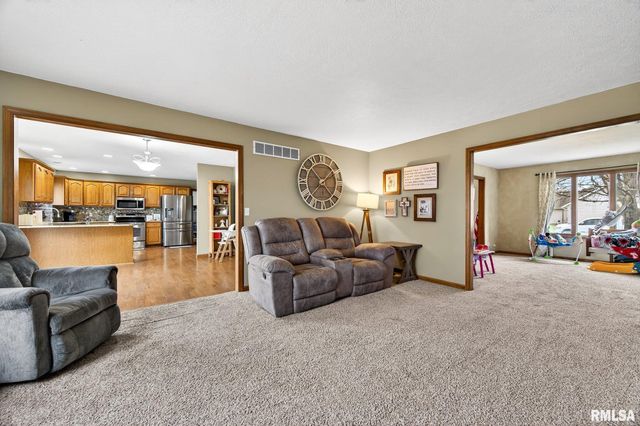 112 HEATHERVIEW Drive, East Peoria, IL 61611