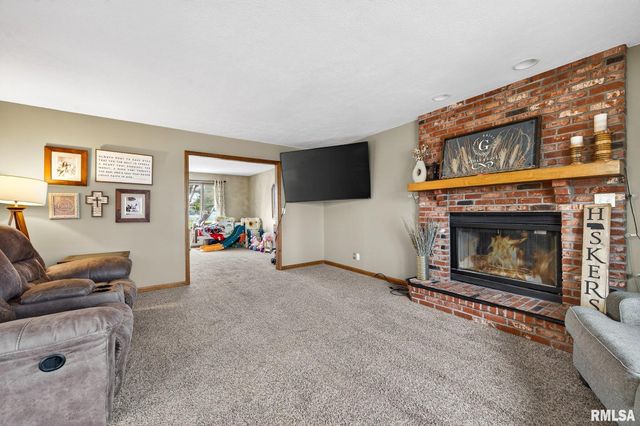 112 HEATHERVIEW Drive, East Peoria, IL 61611