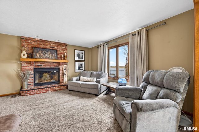 112 HEATHERVIEW Drive, East Peoria, IL 61611