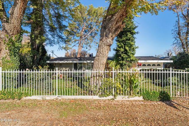 5121 W M-4, Lancaster, CA 93536