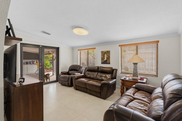 6160 W 14th Avenue, Hialeah, FL 33012