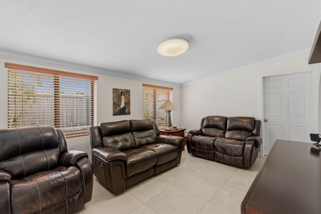6160 W 14th Avenue, Hialeah, FL 33012
