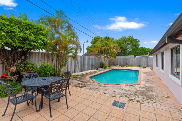 6160 W 14th Avenue, Hialeah, FL 33012