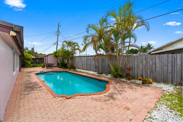 6160 W 14th Avenue, Hialeah, FL 33012