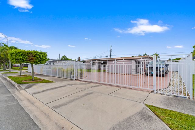 6160 W 14th Avenue, Hialeah, FL 33012