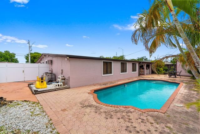 6160 W 14th Avenue, Hialeah, FL 33012