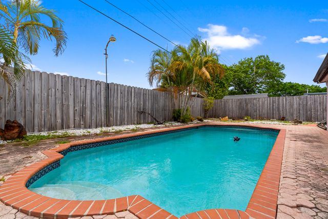 6160 W 14th Avenue, Hialeah, FL 33012