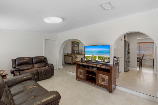 6160 W 14th Avenue, Hialeah, FL 33012
