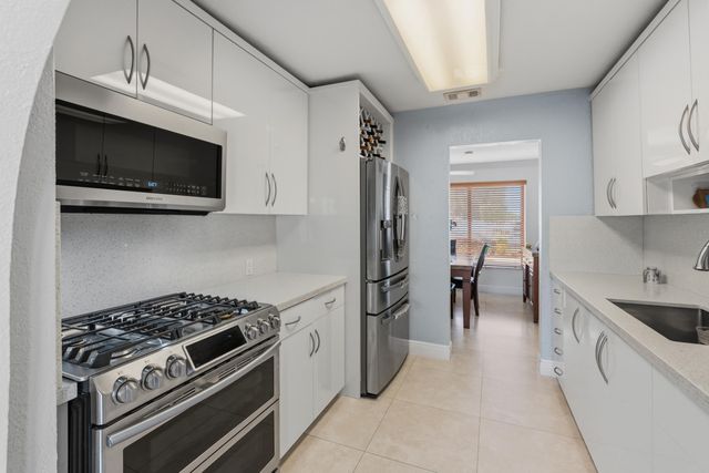6160 W 14th Avenue, Hialeah, FL 33012
