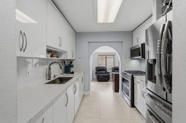 6160 W 14th Avenue, Hialeah, FL 33012