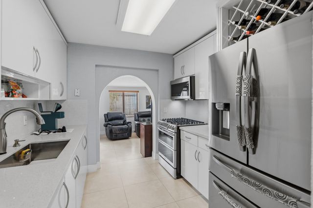 6160 W 14th Avenue, Hialeah, FL 33012