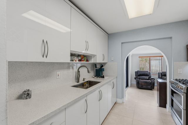 6160 W 14th Avenue, Hialeah, FL 33012