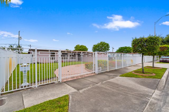 6160 W 14th Avenue, Hialeah, FL 33012
