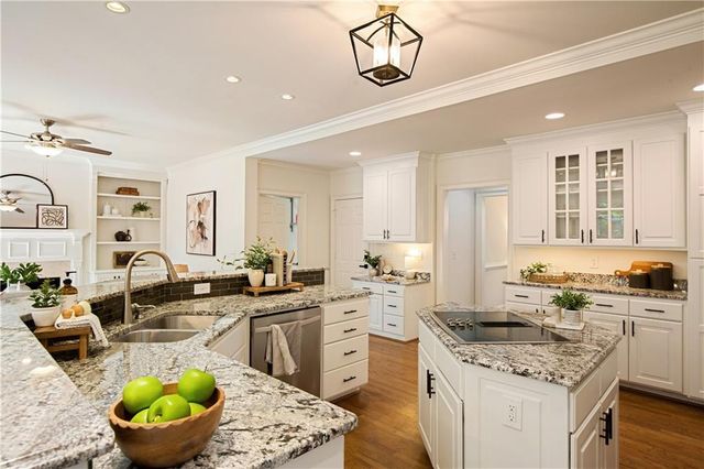 10425 Cranchester Way, Alpharetta, GA 30022