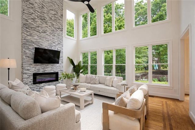 10425 Cranchester Way, Alpharetta, GA 30022