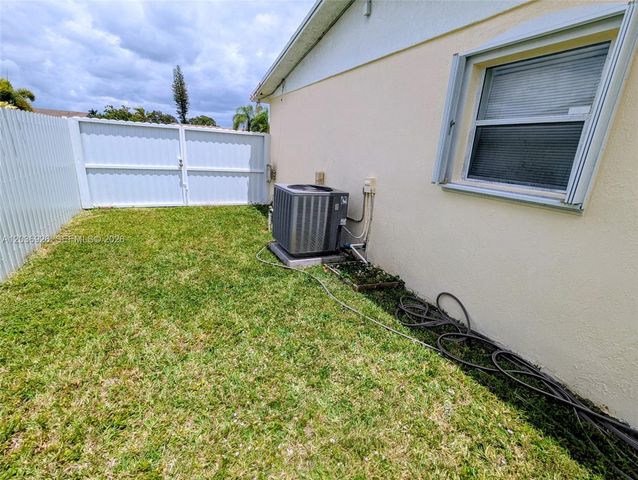 11934 SW 181st St, Miami, FL 33177