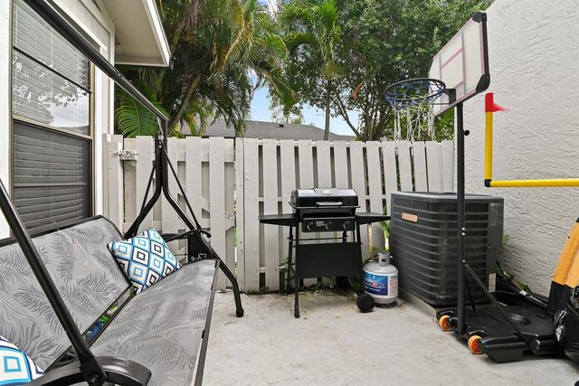 4383 Willow Pond Circle, West Palm Beach, FL 33417