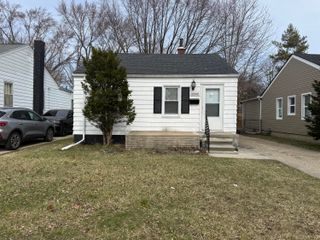 18949 Washtenaw Street, Harper Woods, MI 48225