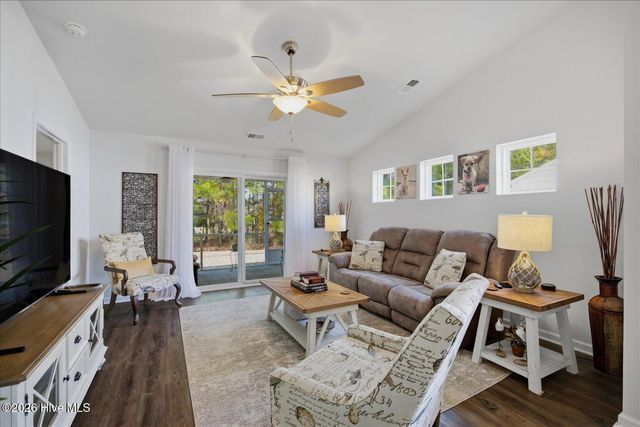 92 Calabash Lakes Boulevard, Calabash, NC 28467