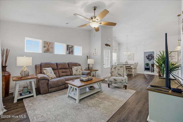 92 Calabash Lakes Boulevard, Calabash, NC 28467